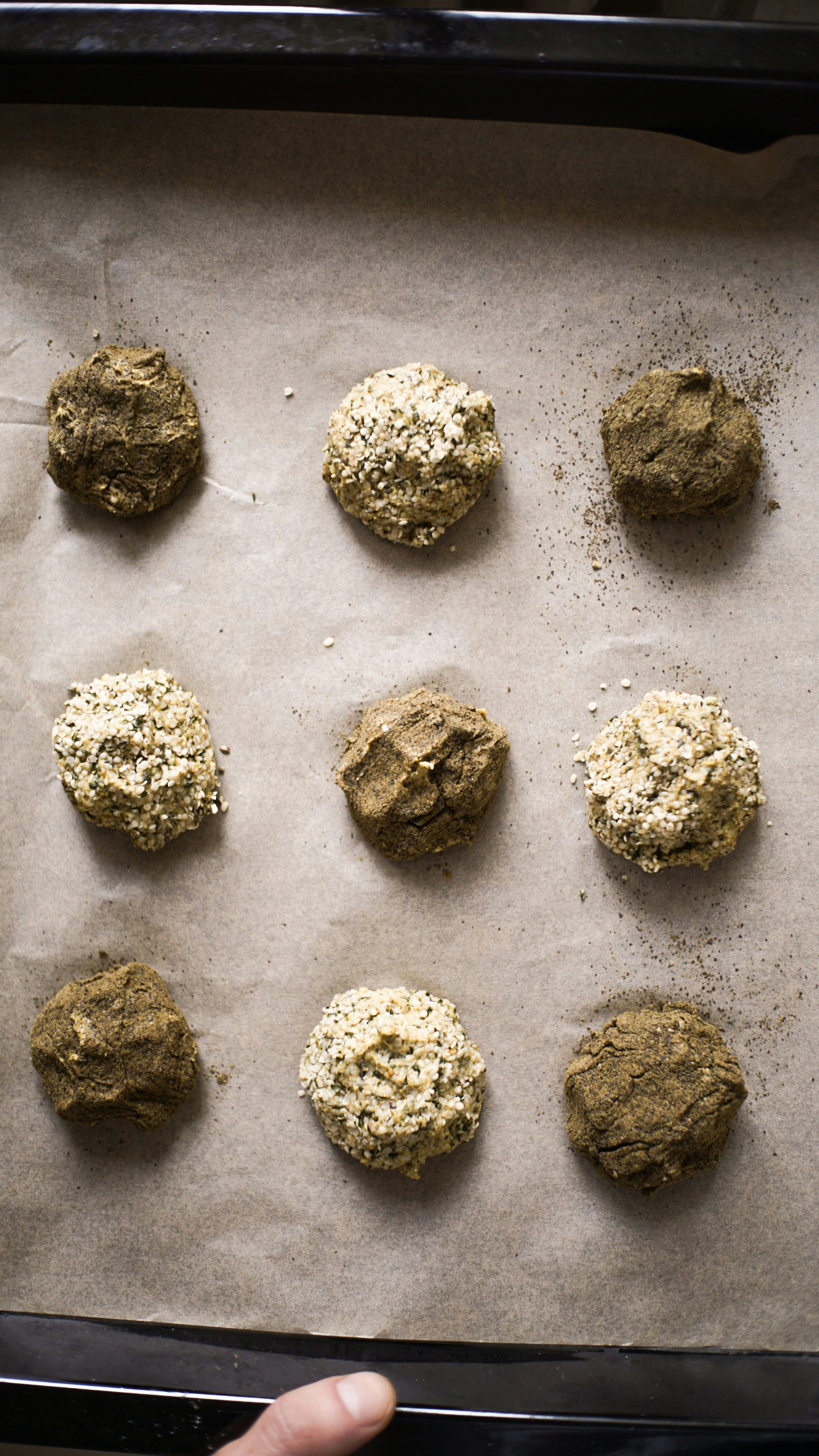 photo-1639389837115-7b99f5d1f69e?ixid=M3wxMjA3fDB8MXxzZWFyY2h8MTU5fHxidXJndW5keSUyMHRydWZmbGVzfGVufDB8fHx8MTcyNjEyNTkzM3ww%5Cu0026ixlib=rb-4.0.3