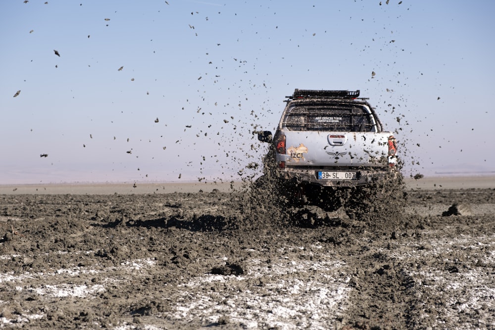 a car is driving through the mud in the desert