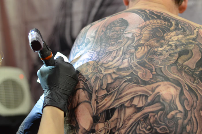 Tatuagem estilo oriental japonês, peça grande nas costas