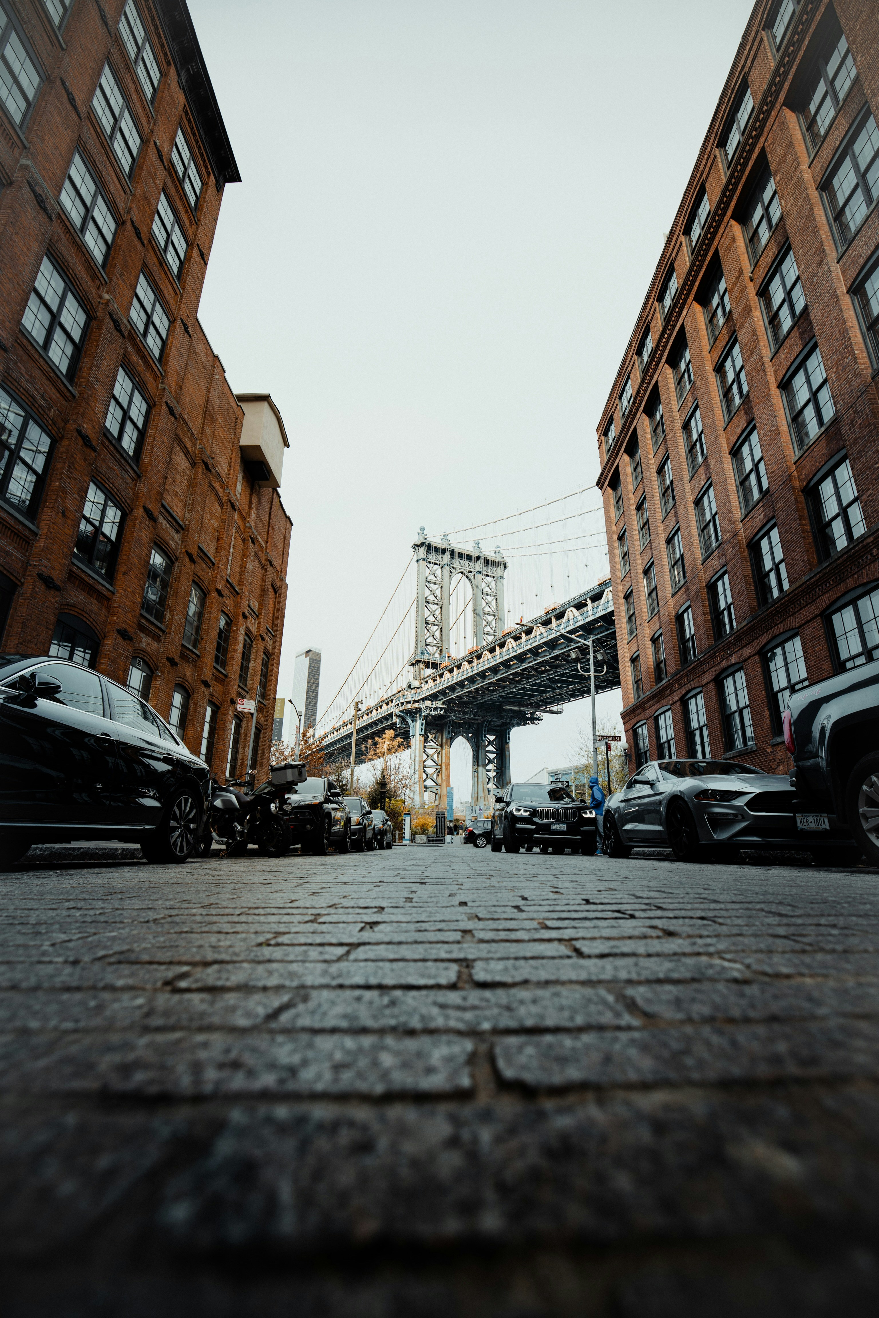 great photo recipe,how to photograph instagram @lgnwvr | lgnwvr.com; a city street with cars and a bridge in the background