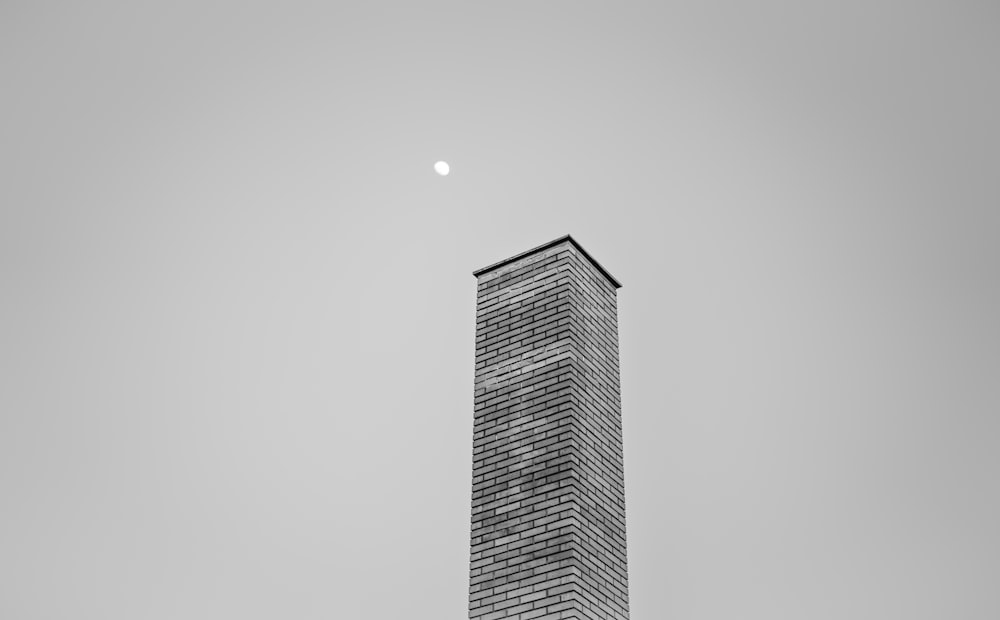 a black and white photo of a tall building