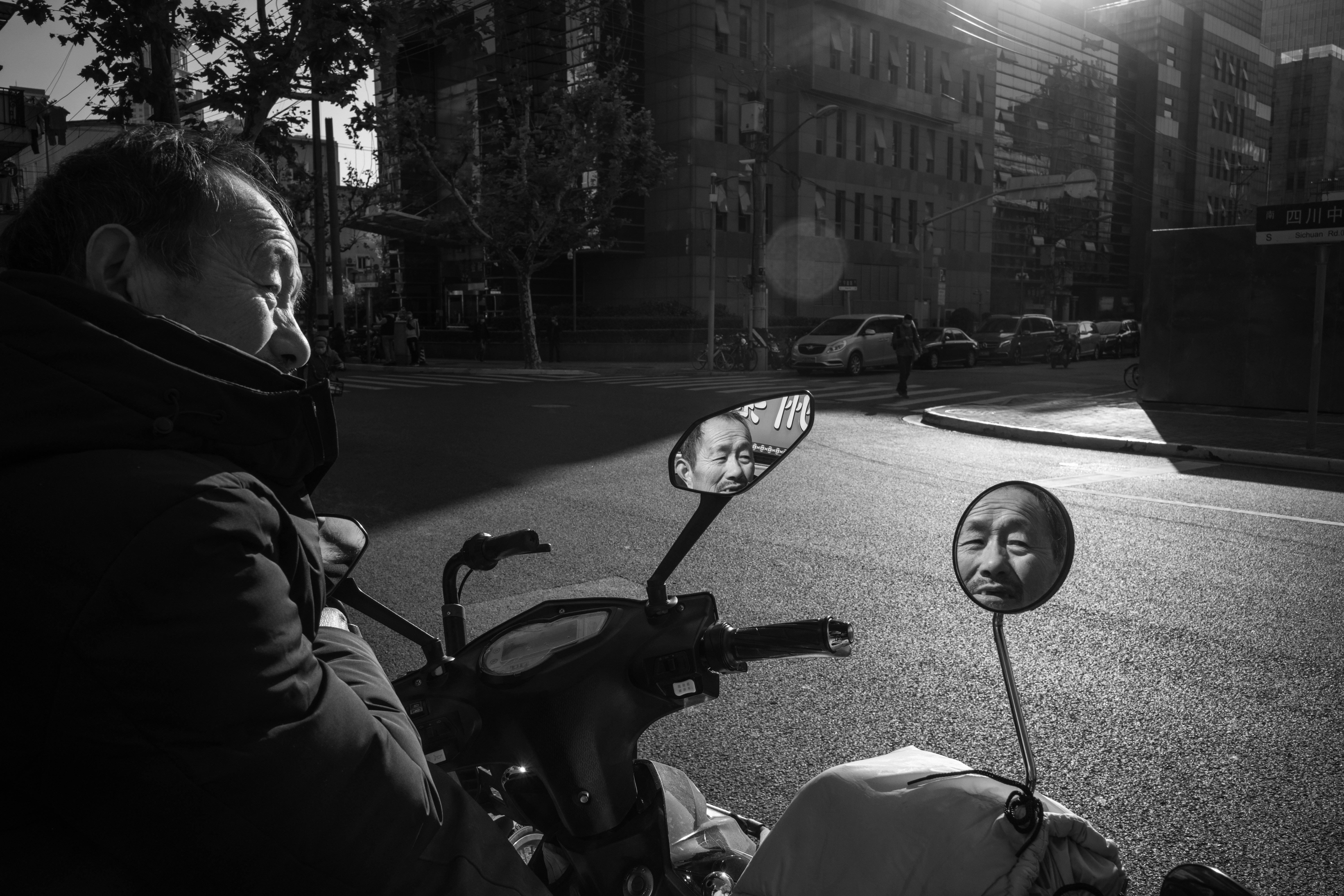 Photo by derekleej