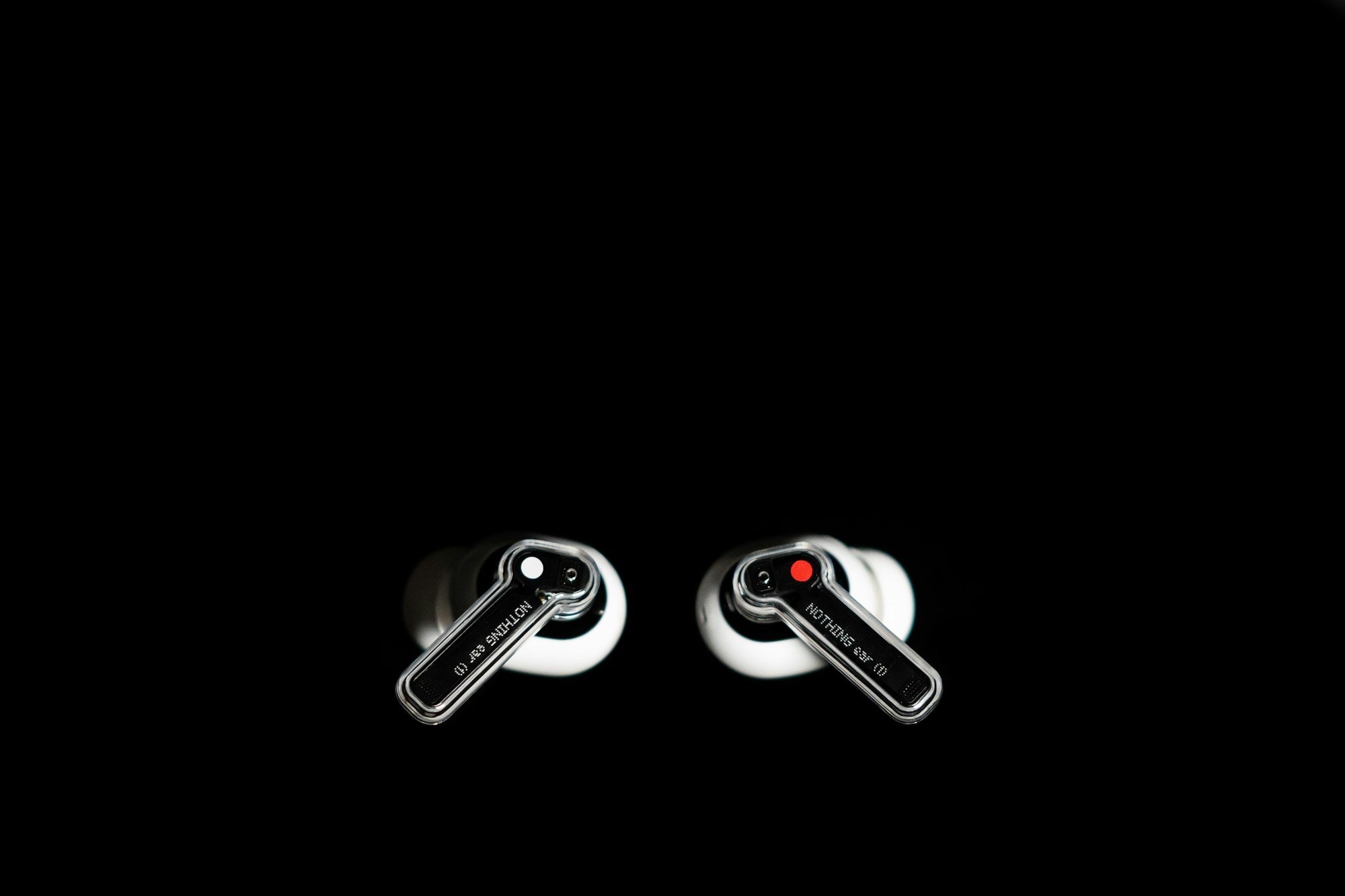 Беспроводные наушники Ear (1) получили поддержку Siri