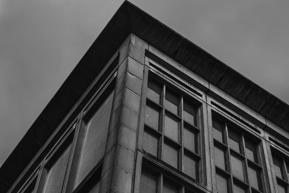 a black and white photo of a tall building