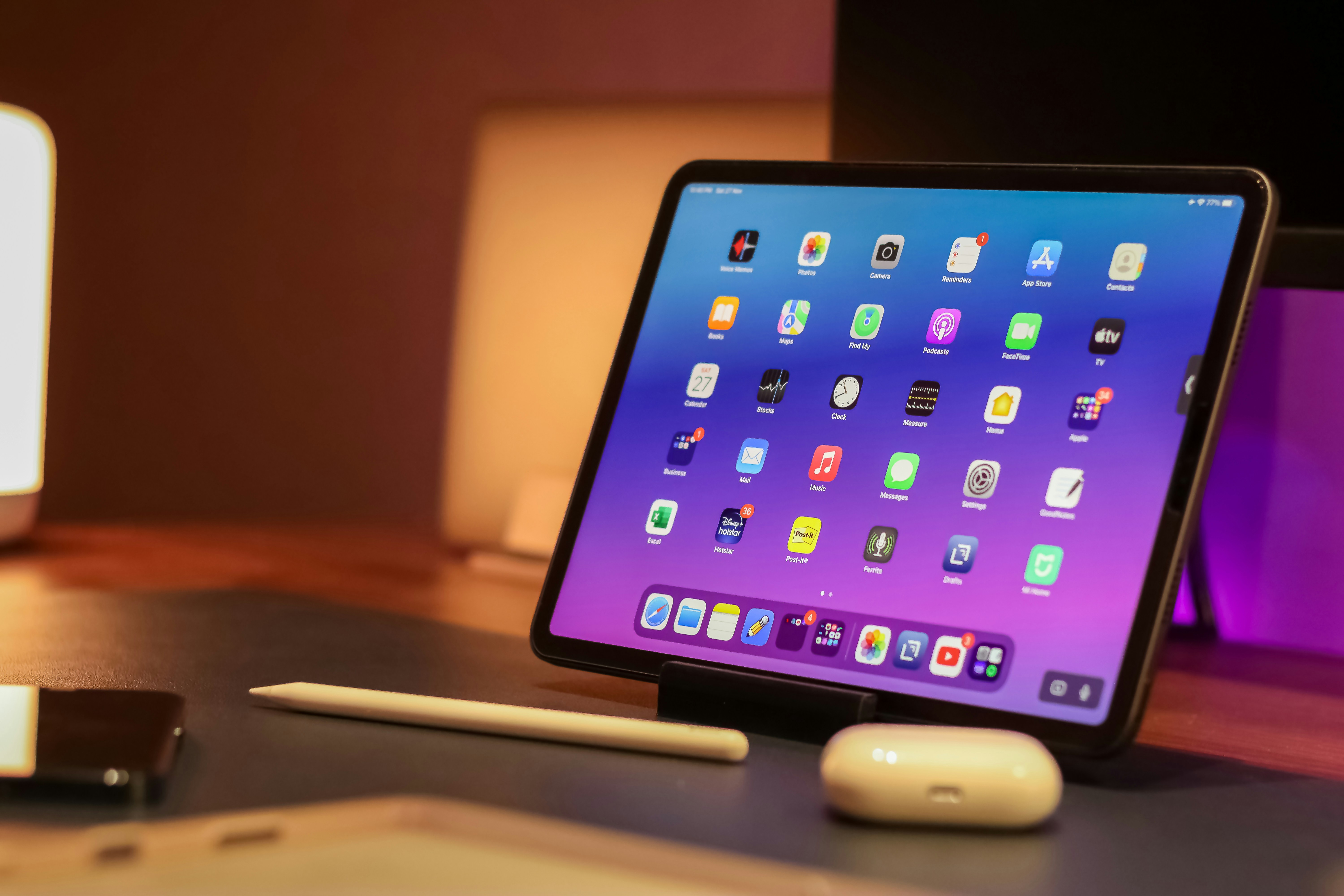 Person browsing images on iPad with stylus