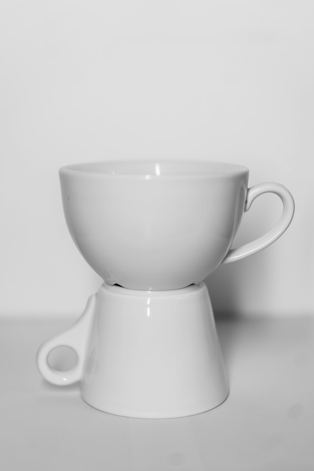 a white bowl sitting on top of a saucer