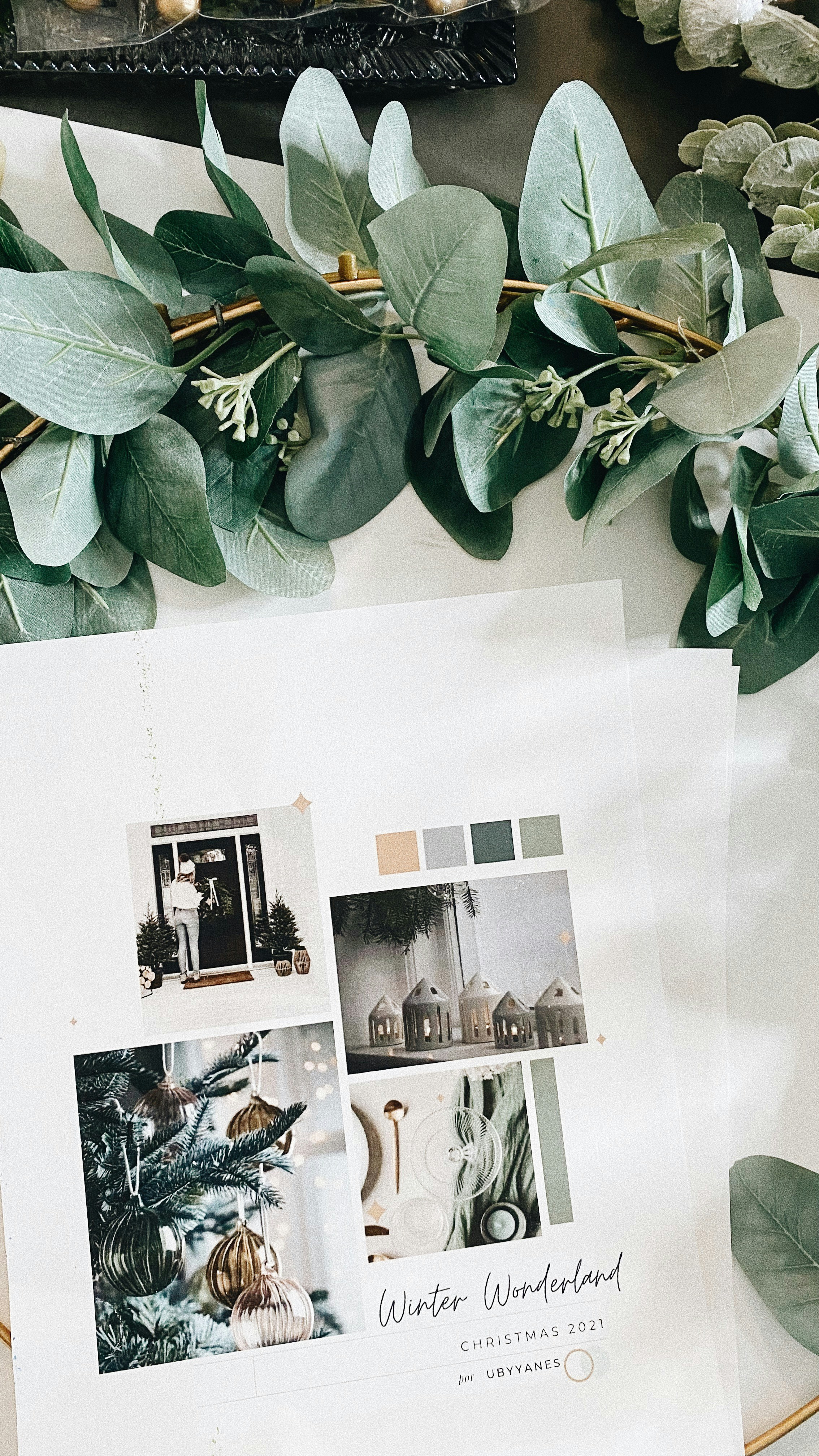 ein Tisch mit vielen grünen Blättern