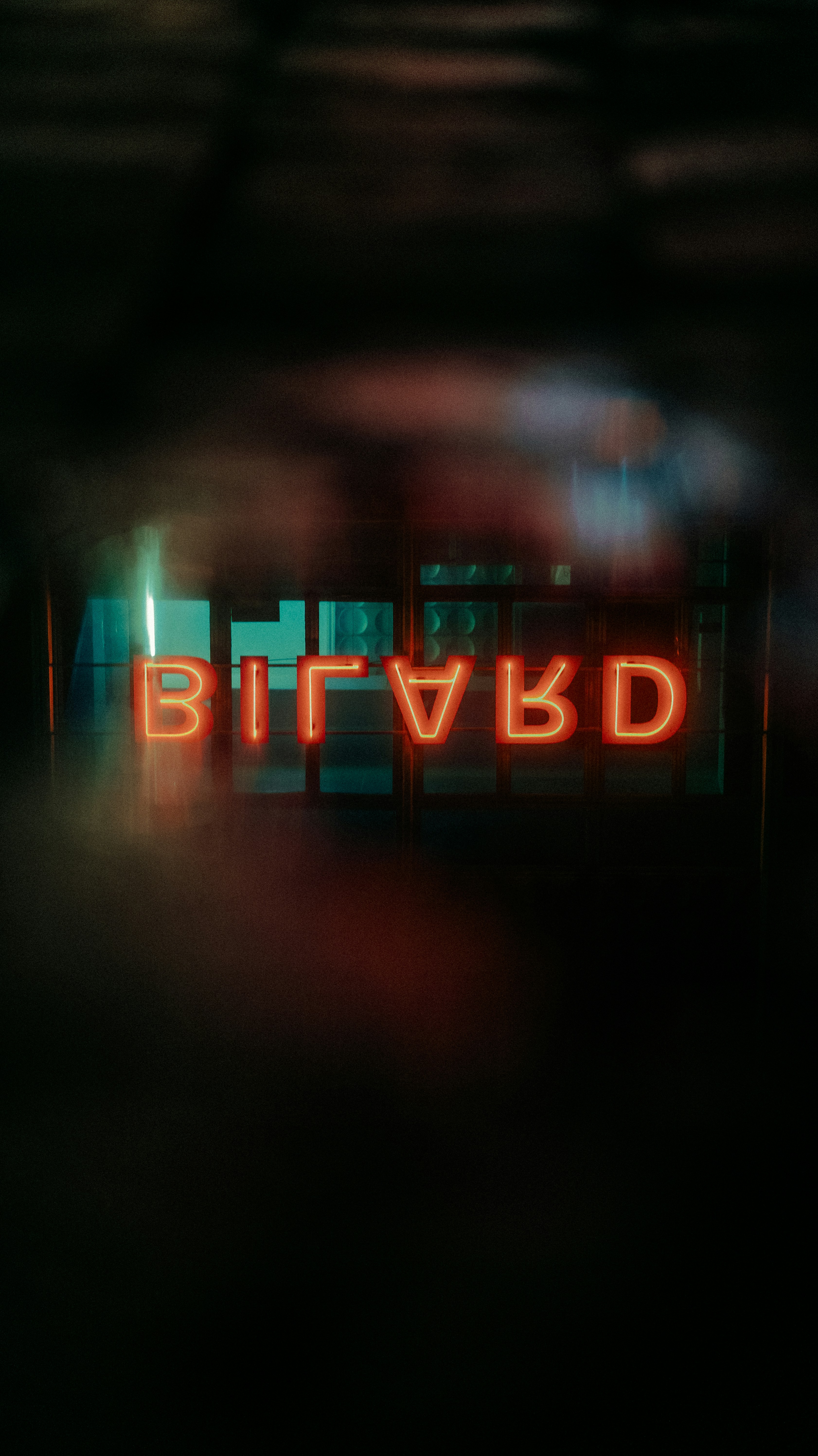 a blurry photo of a sign that says bitvhd