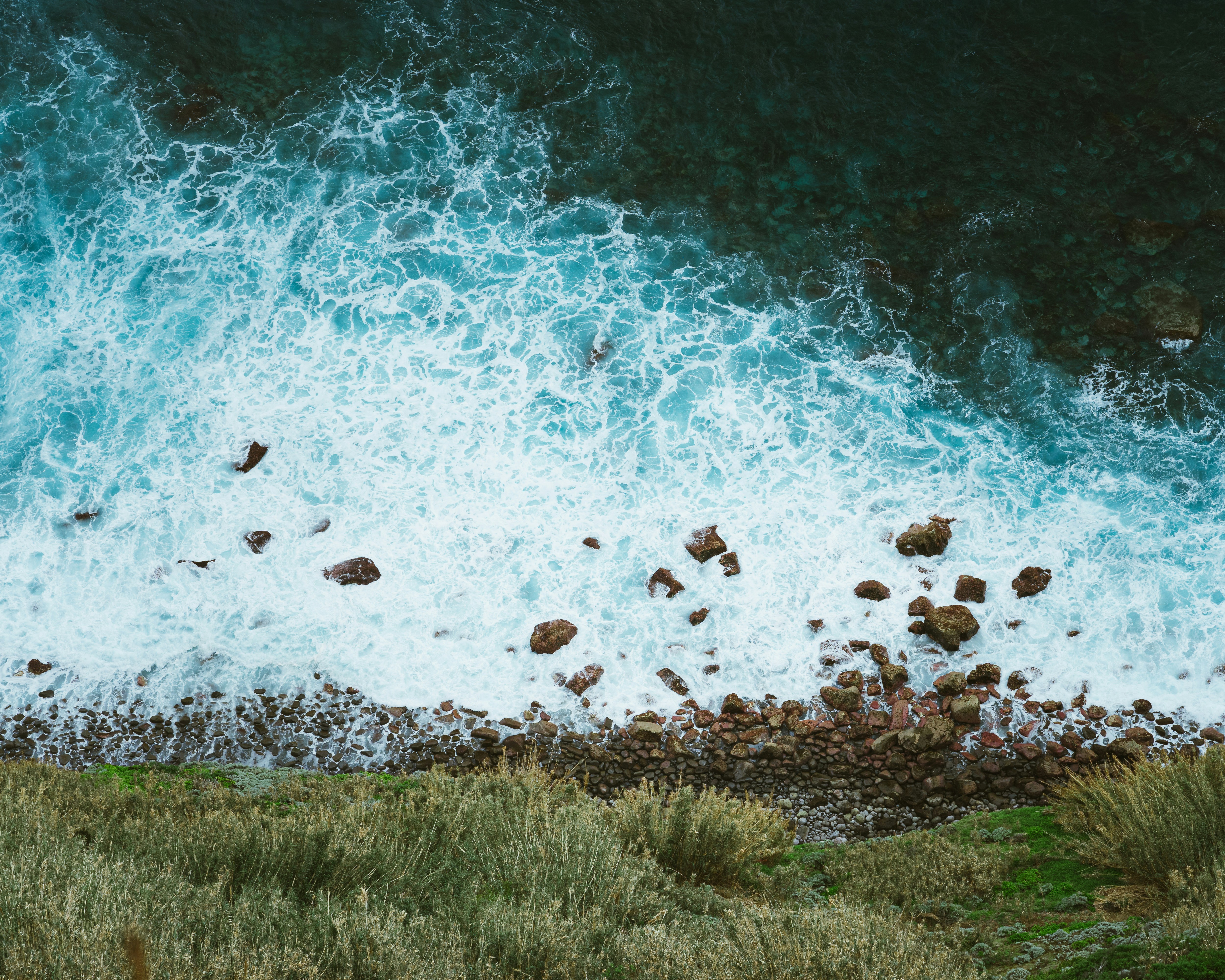 a bird's eye view of a body of water