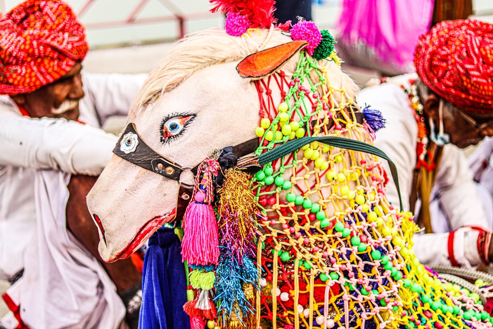 a man is putting beads on a horse