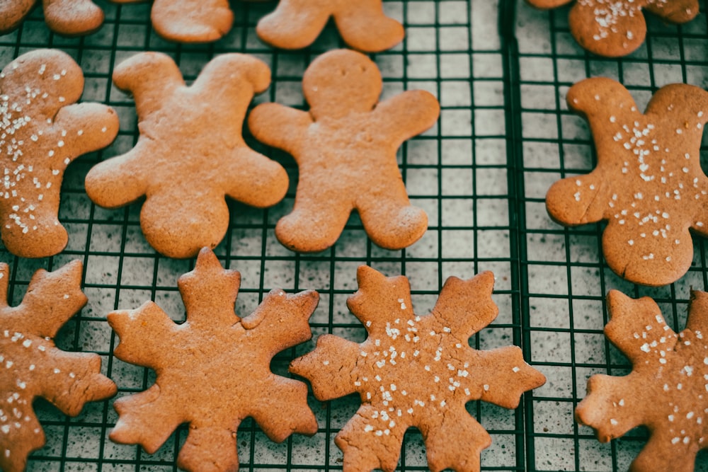 a close up of some cookies on a cooling rack