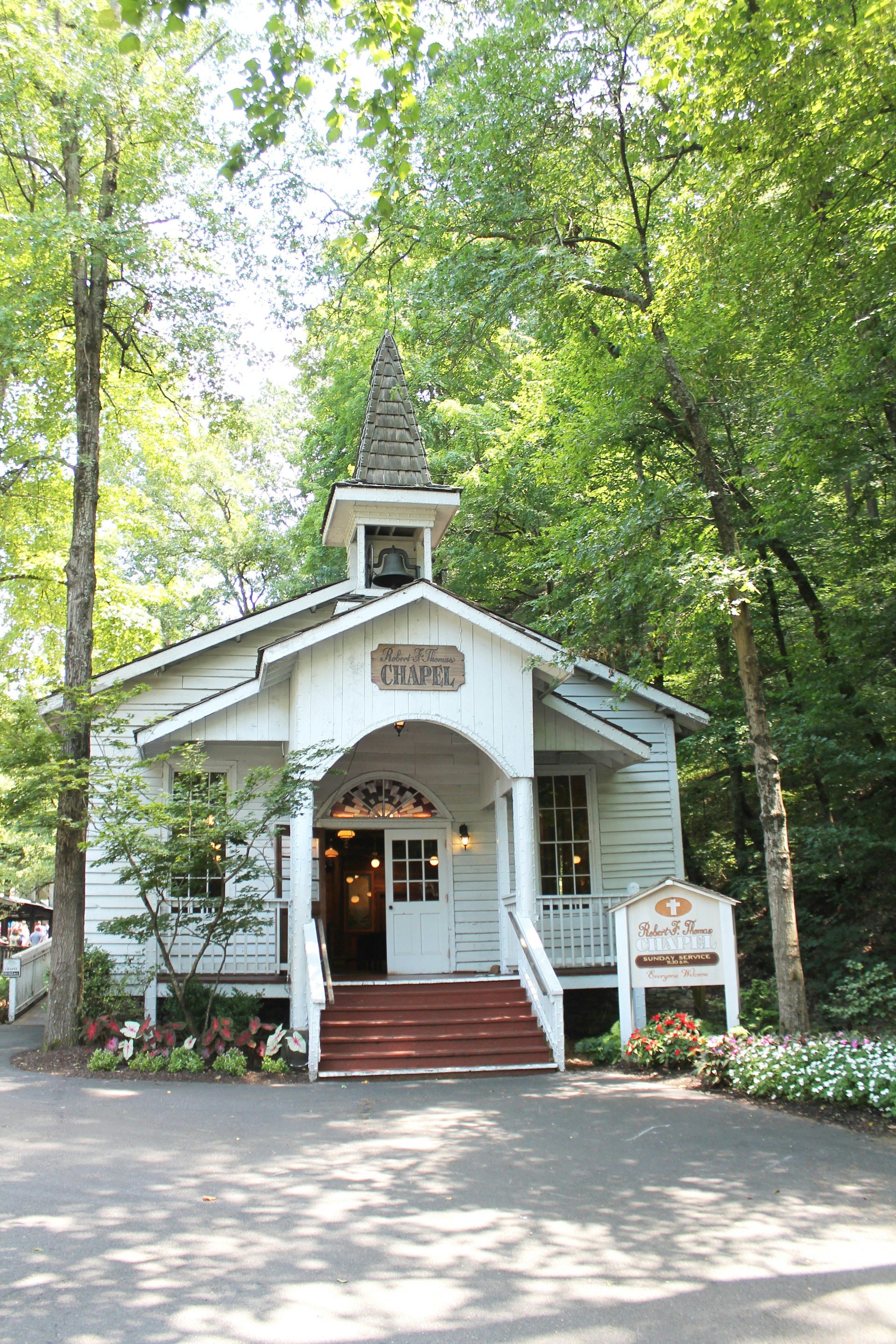 gray computer monitor