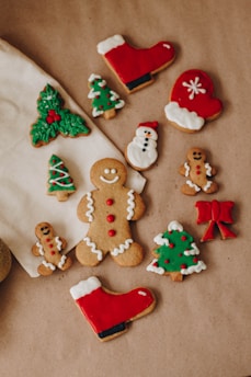 a table topped with lots of decorated cookies