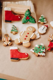 a table topped with lots of decorated cookies