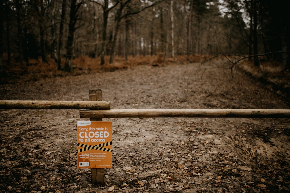 a closed sign in the middle of a forest