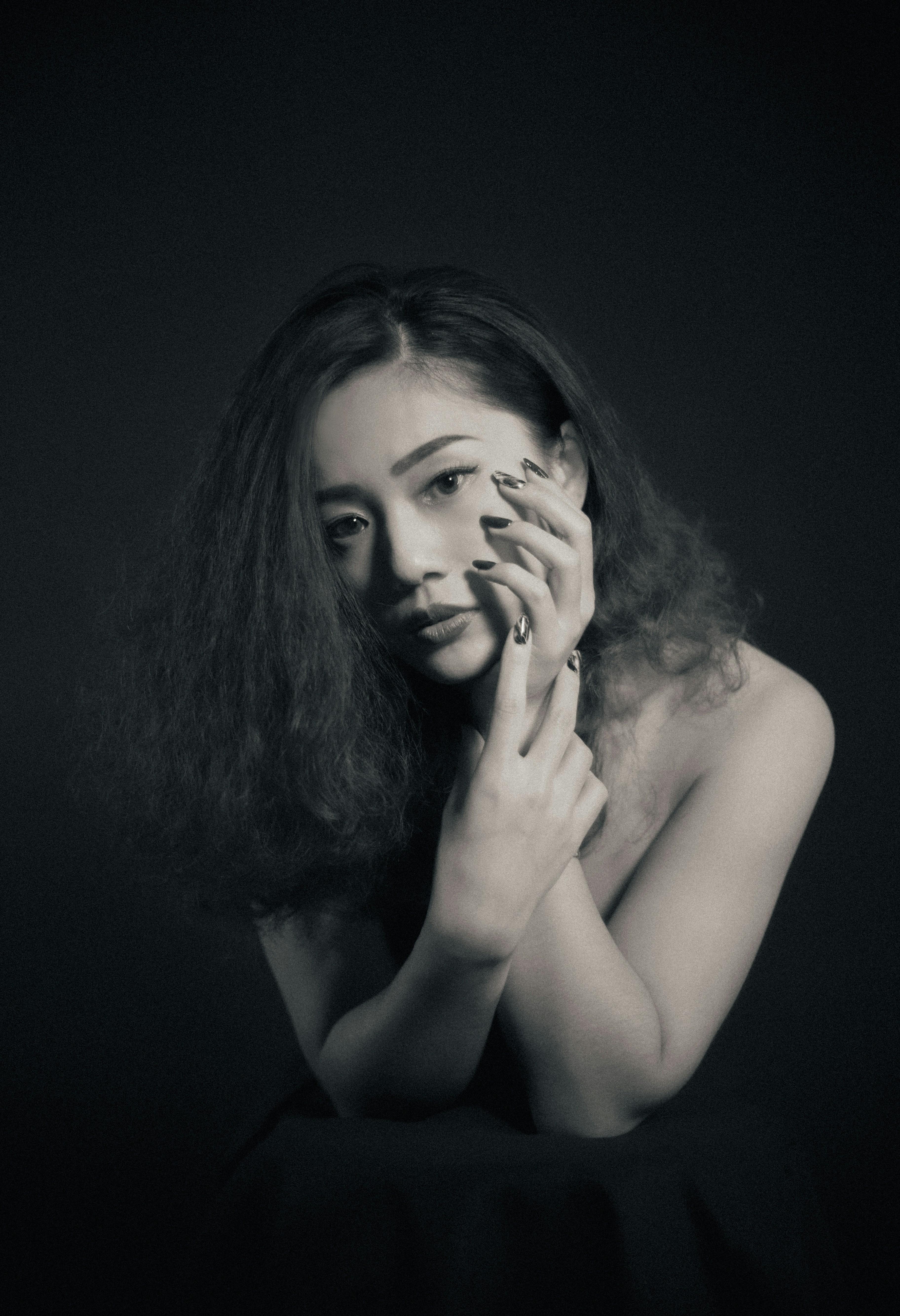 A black and white photo of a naked woman photo – Free Black Image on