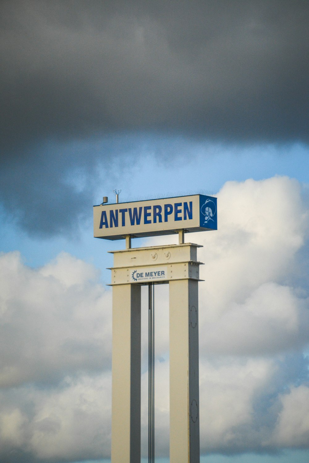 a sign for an antweppen in front of a cloudy sky