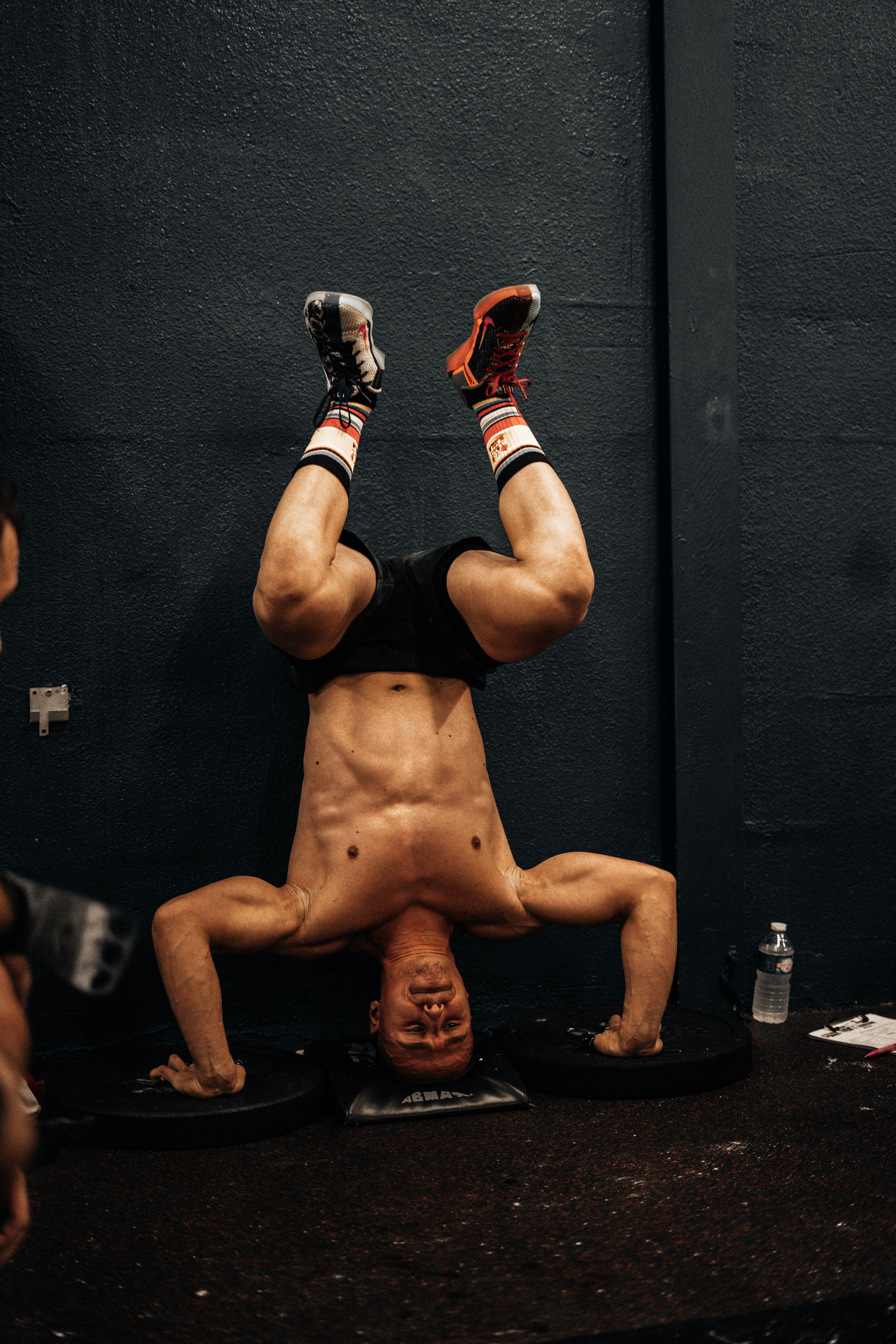 A Beginner’s Guide to Learning Handstands from Scratch