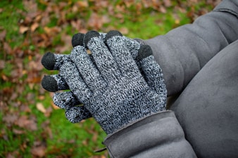 Fingerless vs Full Gloves for Hiking