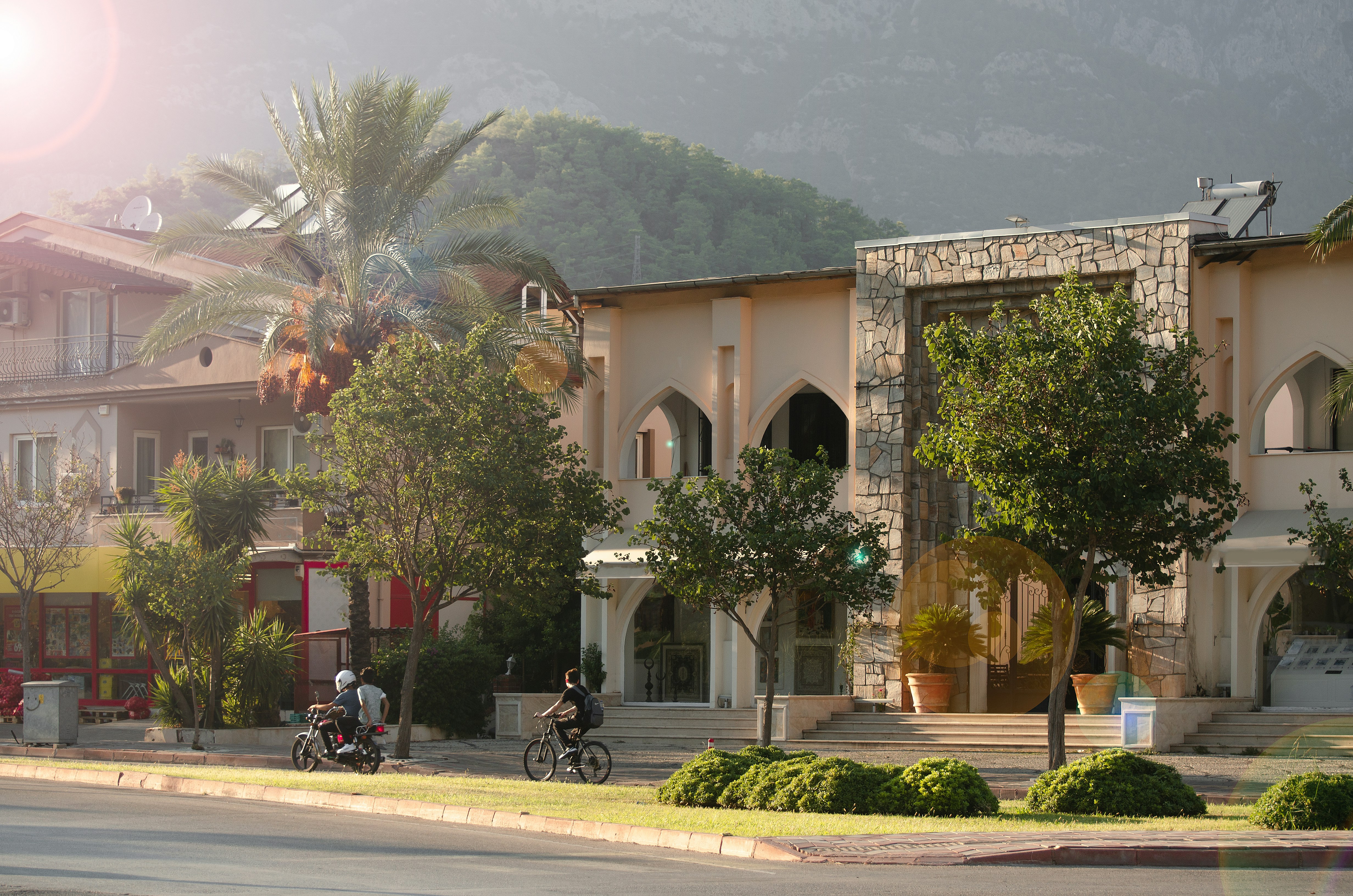 Photo by viktortalashuk