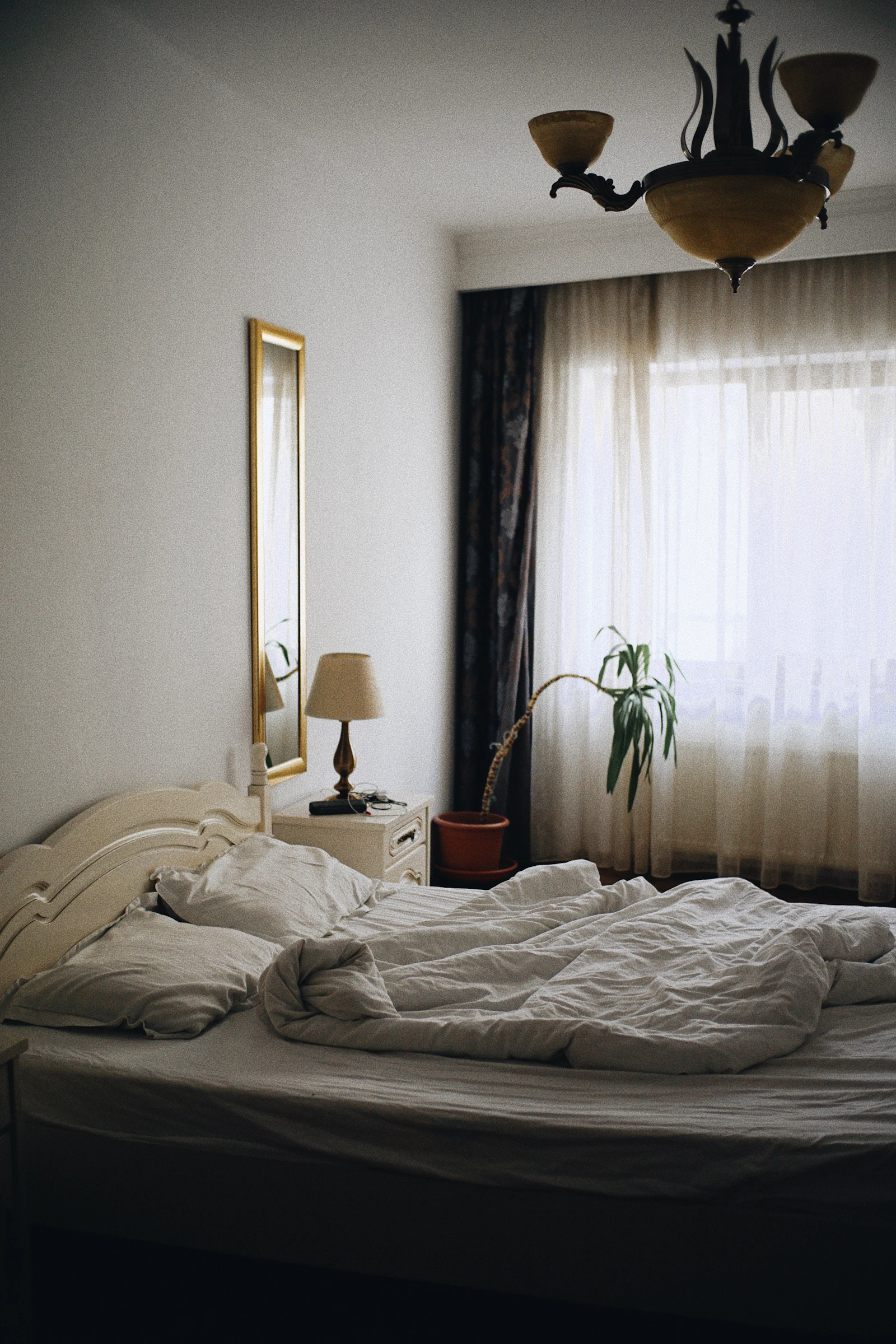 Travel planning image 6: should you change hotels or keep one base?.