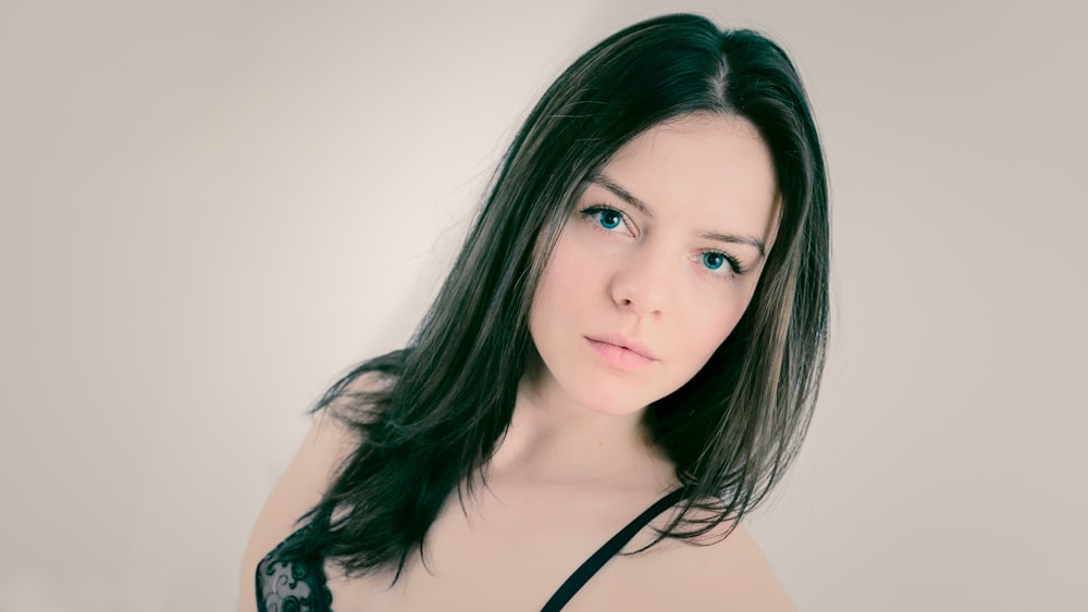 A woman with long black hair and blue eyes photo – Free Black Image on  Unsplash