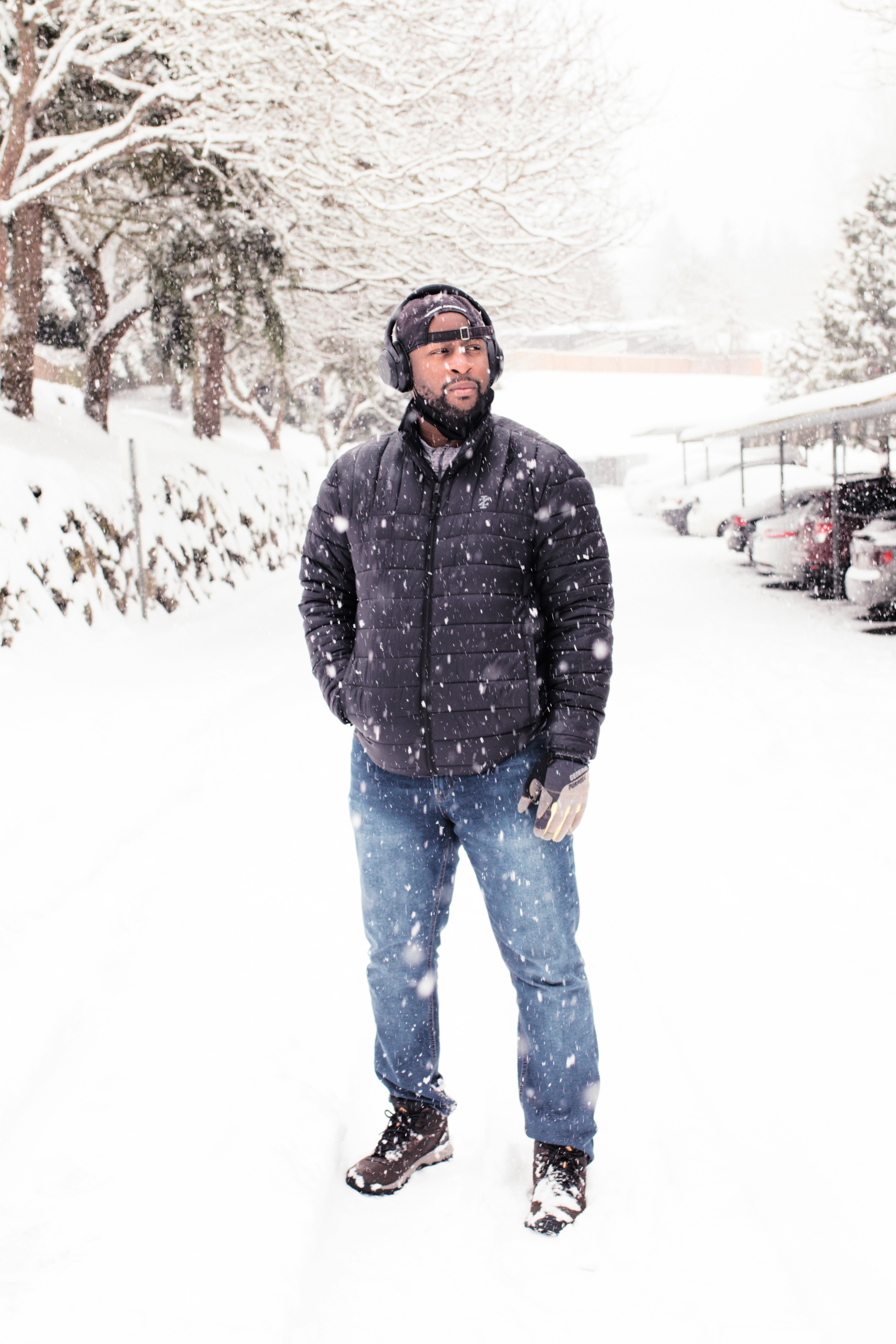 A man standing in the snow in a park photo – Free Seattle Image on Unsplash