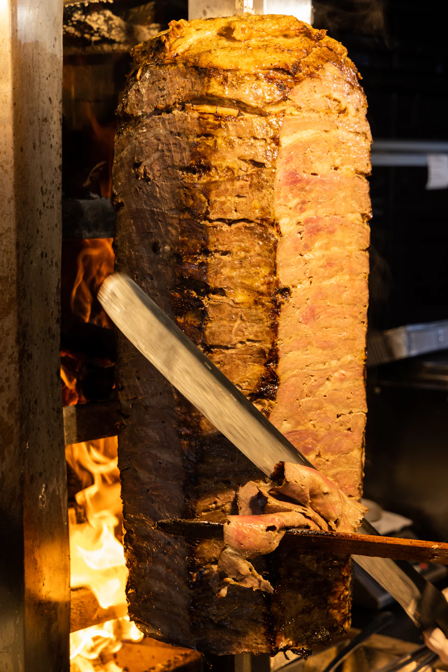 Frisch zubereiteter Döner bei Papa Grill