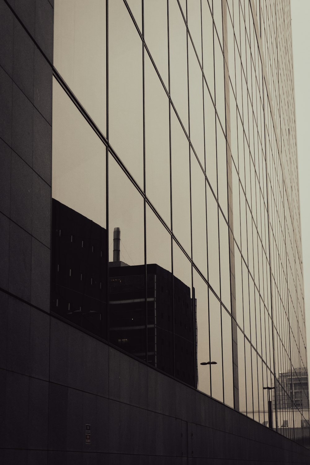 a building with a lot of windows reflecting the sky