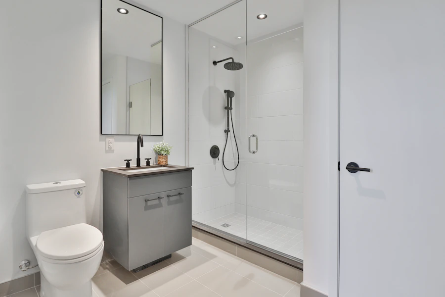 Salle de bain après rénovation à Carvin, douche à l'italienne et meuble vasque