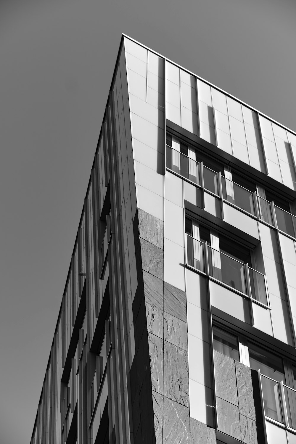 a black and white photo of a tall building