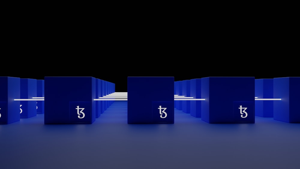 un groupe de boîtes bleues avec des numéros