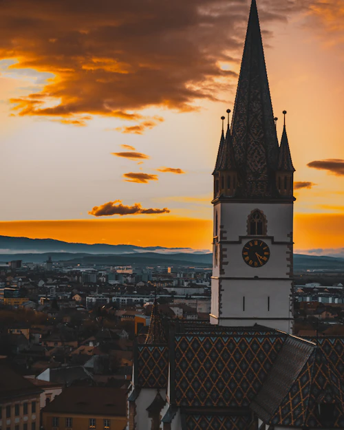 Turnul cu ceas și arhitectura istorică a Sibiului