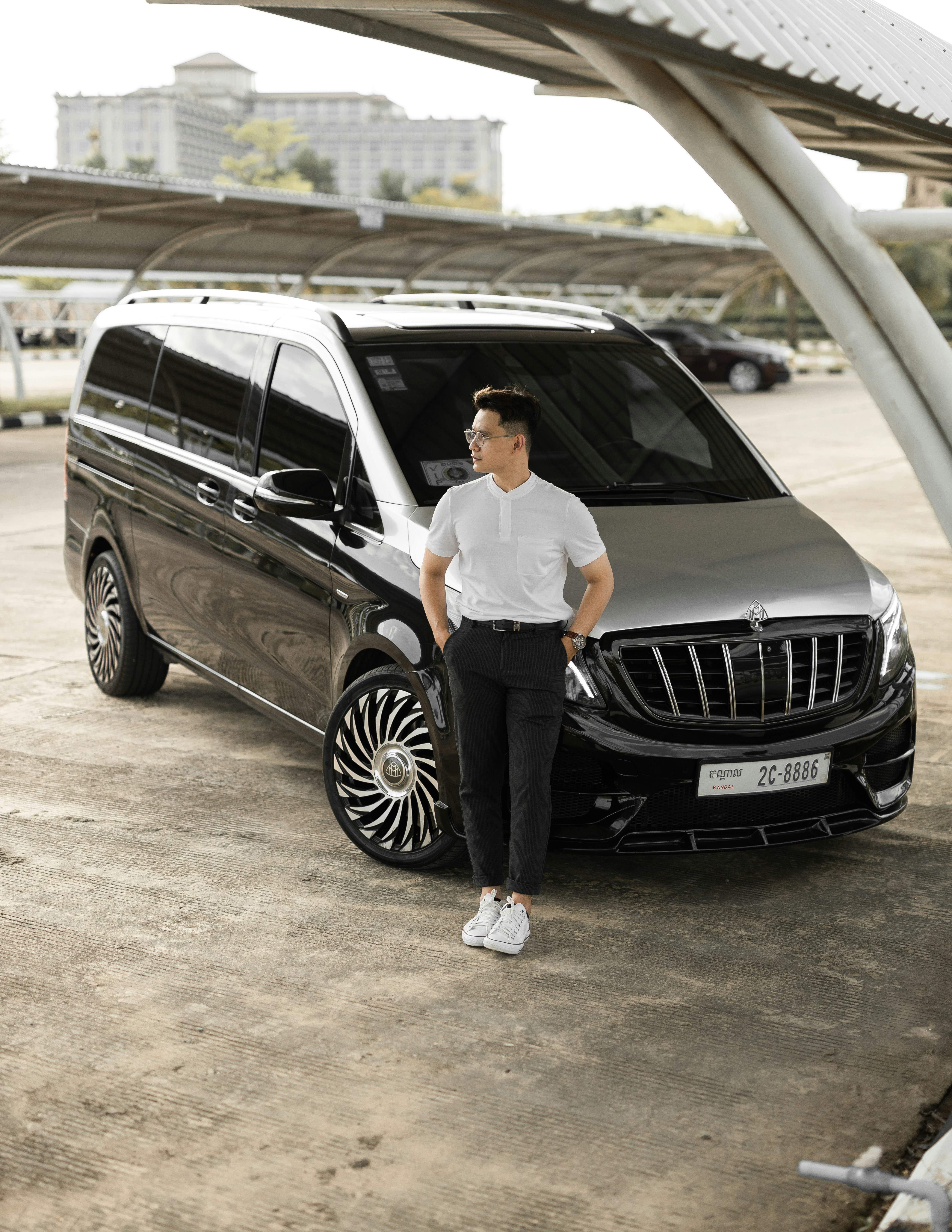 luxury modern minivan, wallpaper, 2026 Acura Minivan Mileage: Expected MPG and Efficiency Guide 6