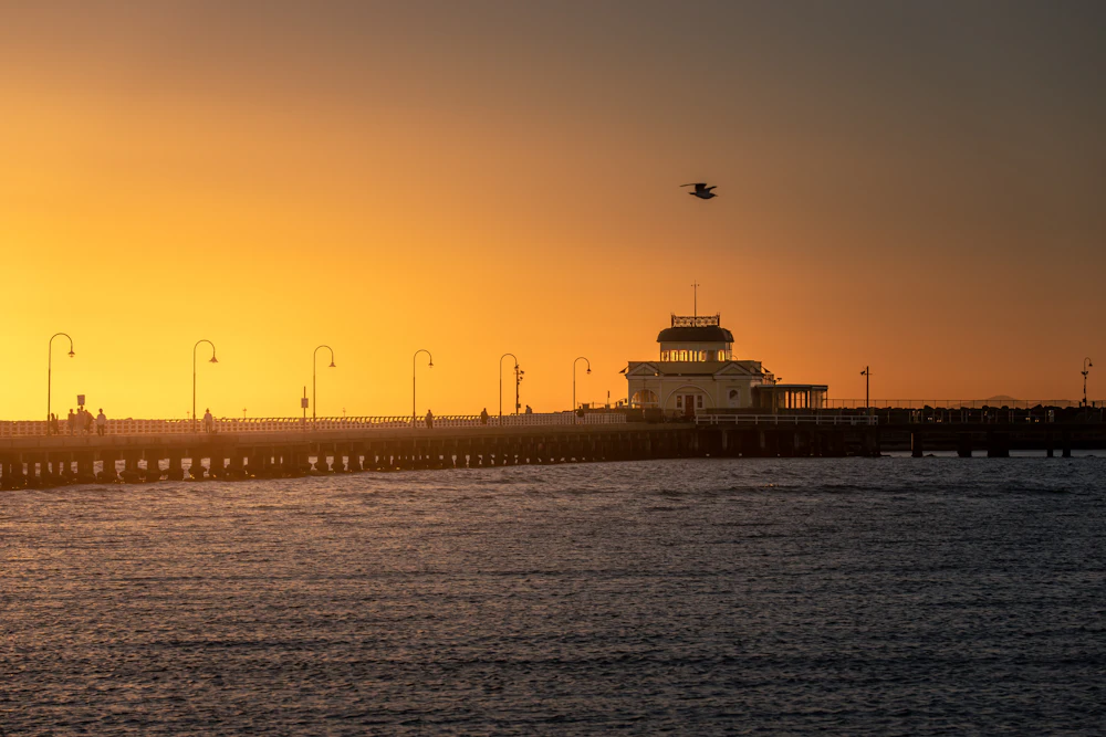 El muelle y la playa de St Kilda, Melbourne