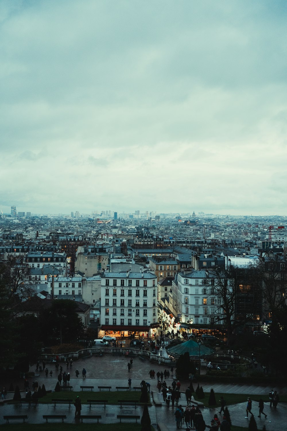 Una vista de una ciudad desde un punto de vista elevado