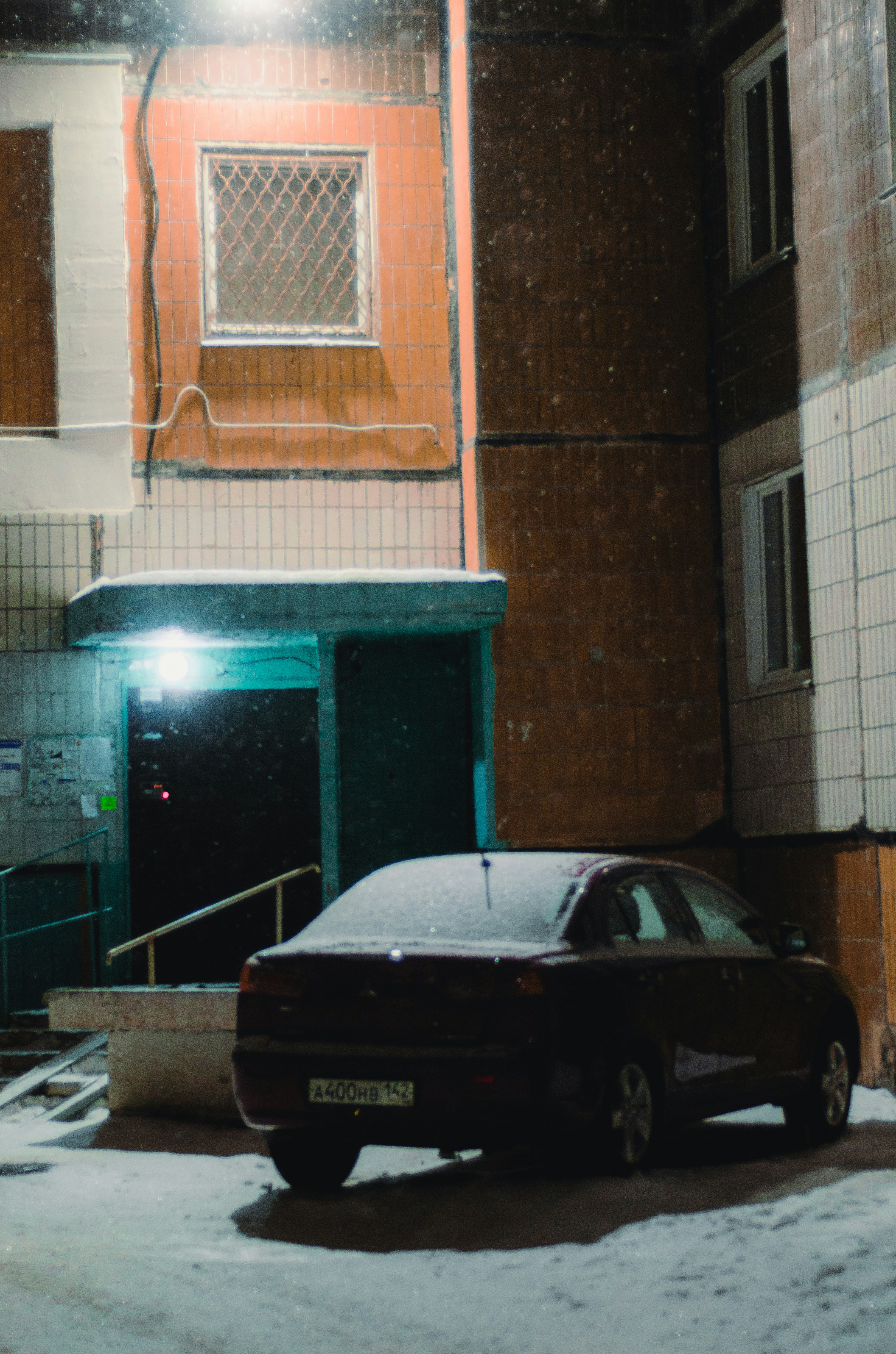 A car parked in front of a building covered in snow photo – Free Car ...