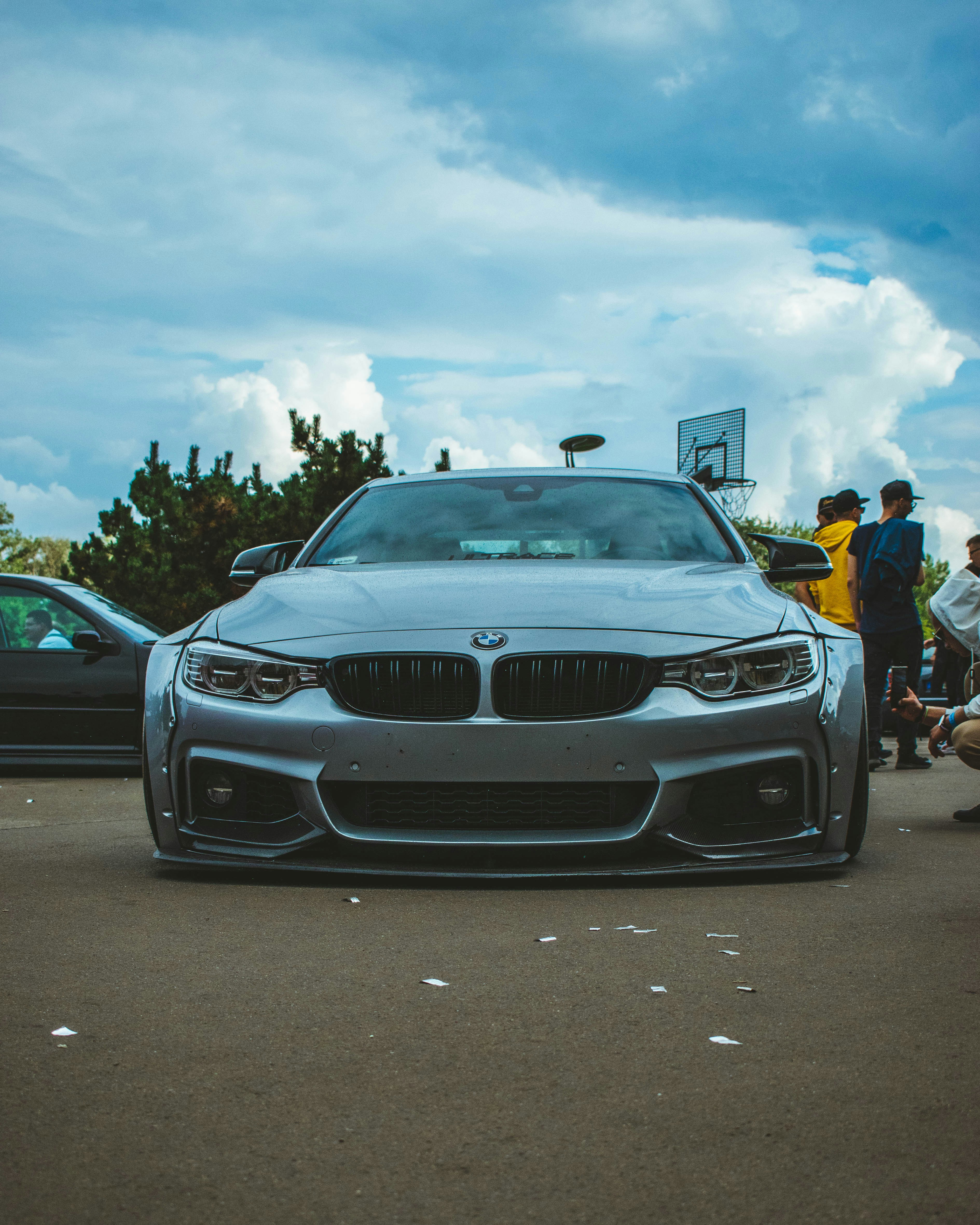 gray computer monitor