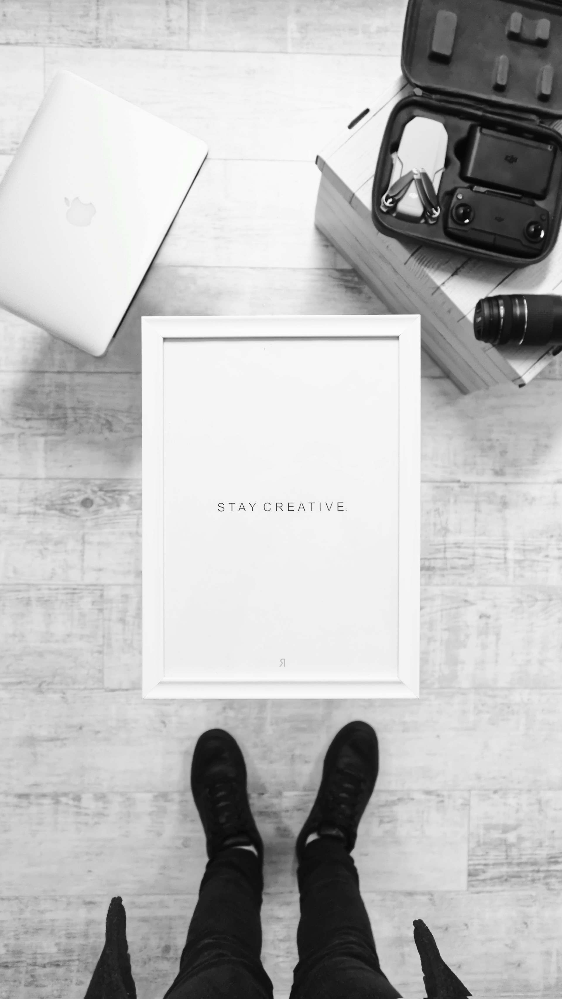 gray computer monitor