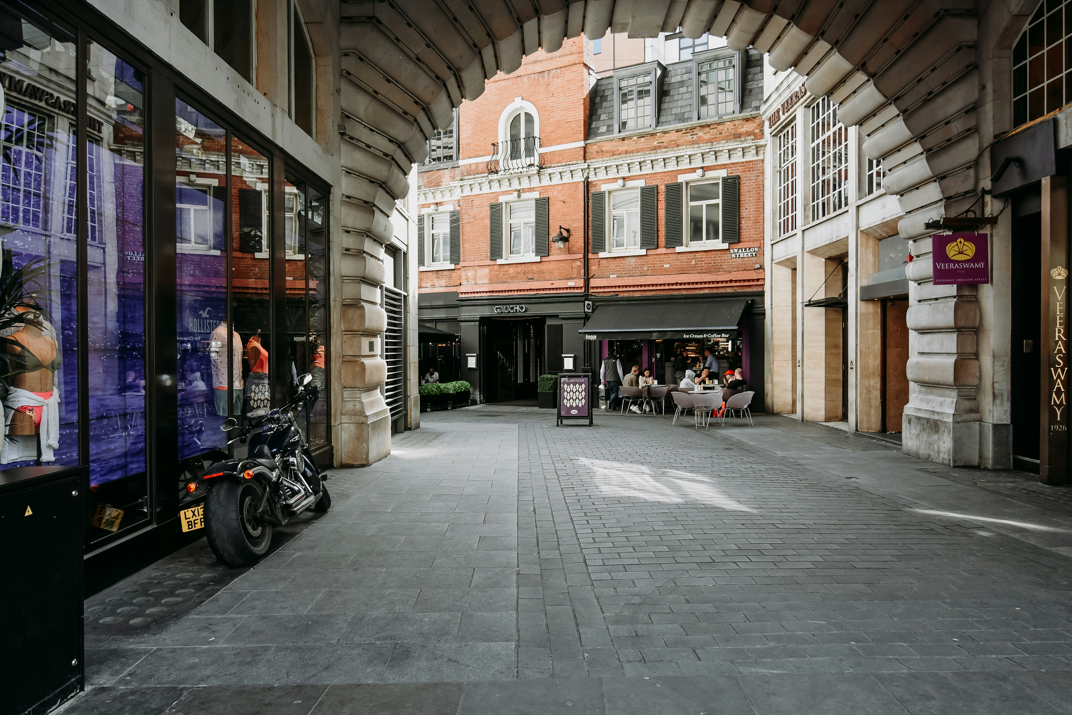 a motorcycle is parked on the side of the street