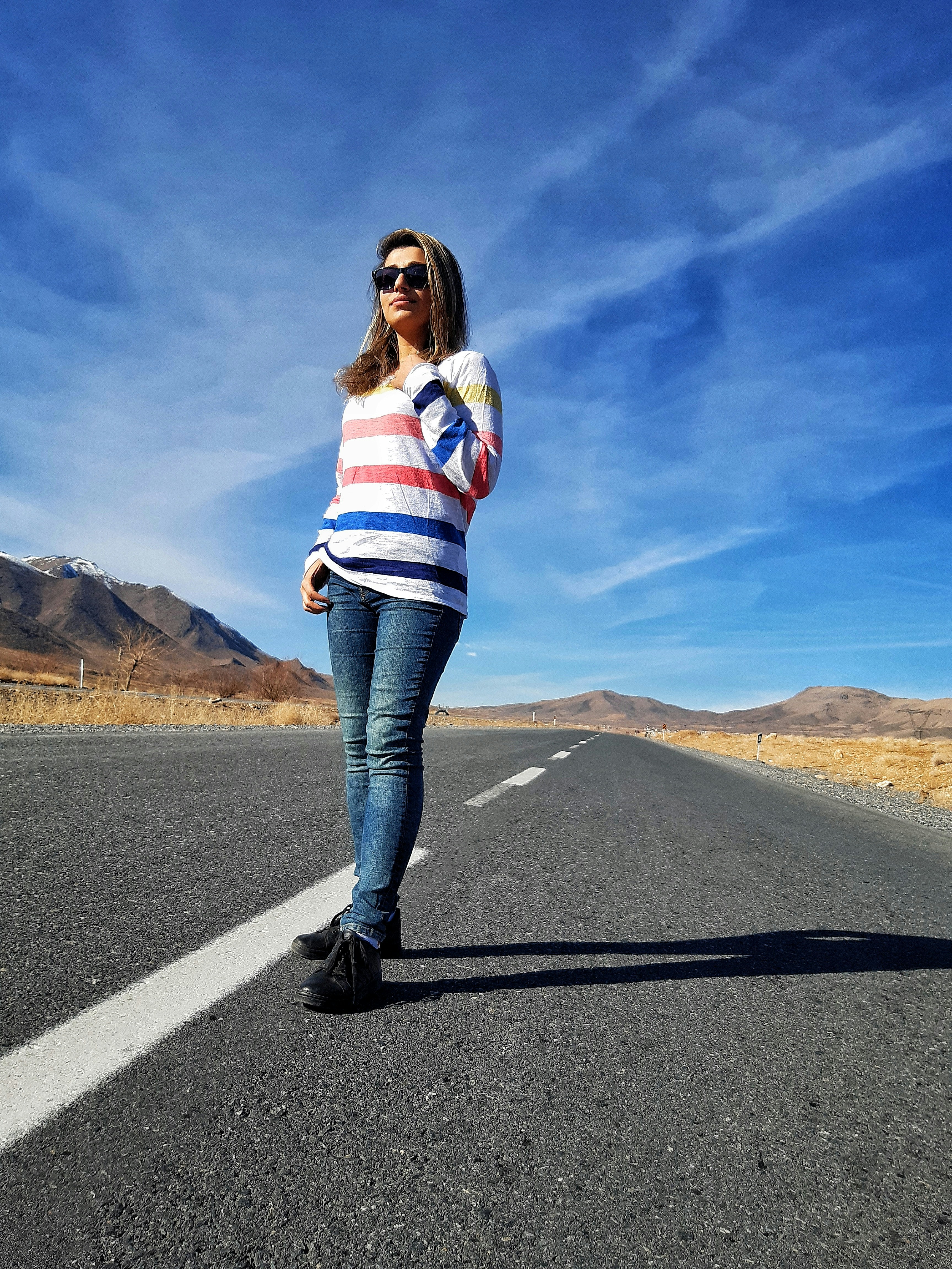 photo-1640032959480-7a6b0129d974?ixid=M3wxMjA3fDB8MXxzZWFyY2h8NHx8dHJhdmVsJTIwc3dlYXRzaGlydHMlMjBmb3IlMjB3b21lbnxlbnwwfHx8fDE3NzA1ODEwNTl8MA\u0026ixlib=rb-4.1.0