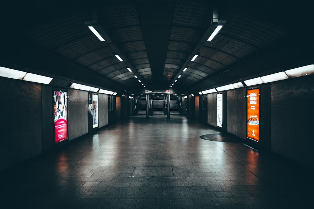 an empty subway station with no people in it