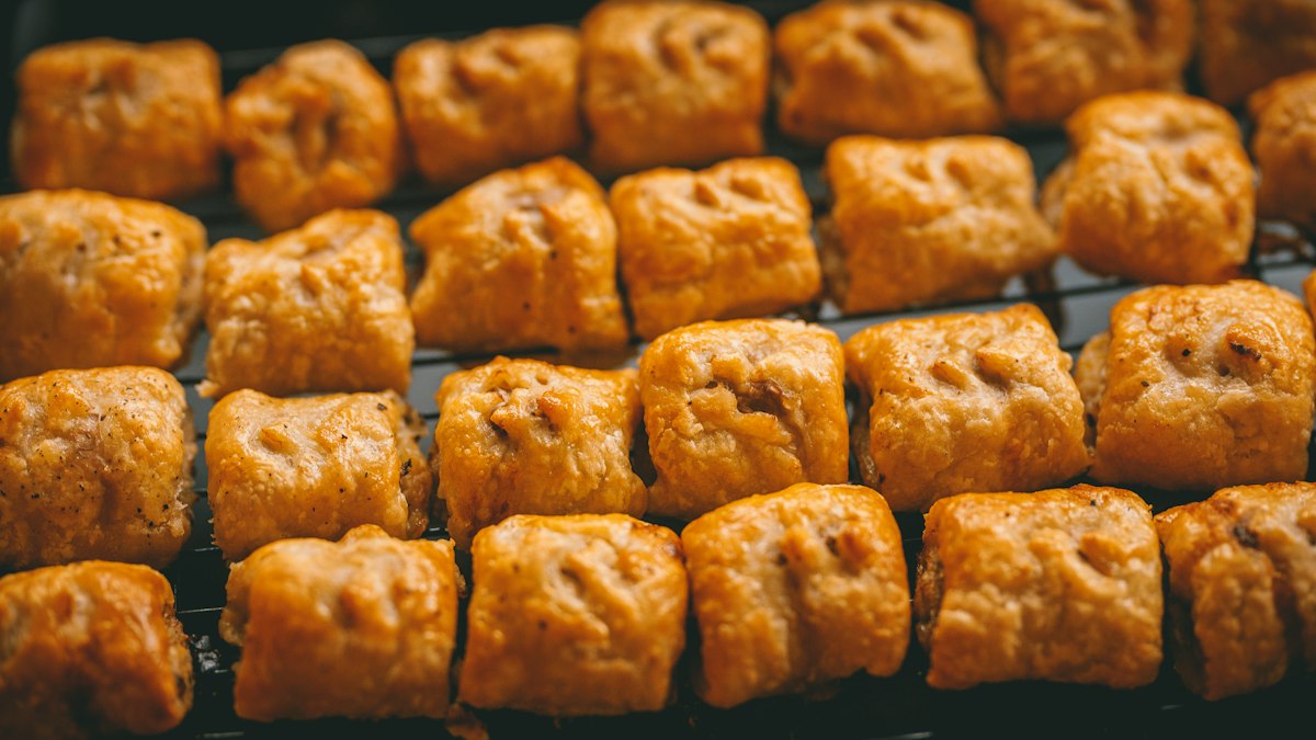 Feuilletés apéritif (allumettes au fromage et feuilletés à la saucisse)