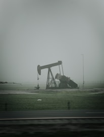 an oil pump in the middle of a field