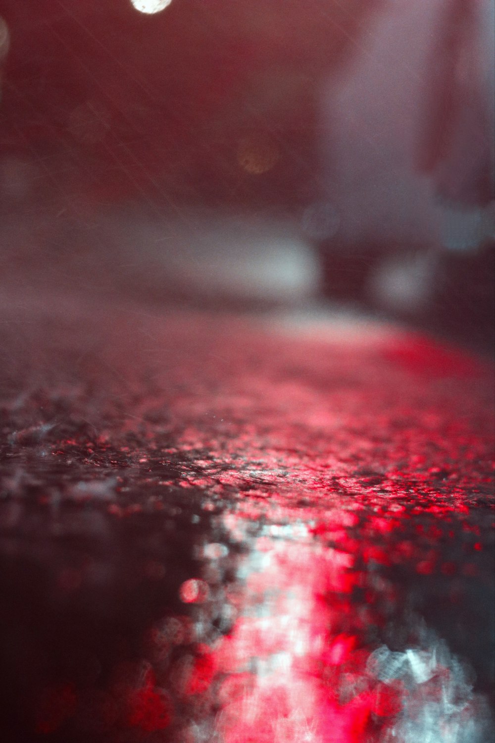 a blurry image of a street with a red light