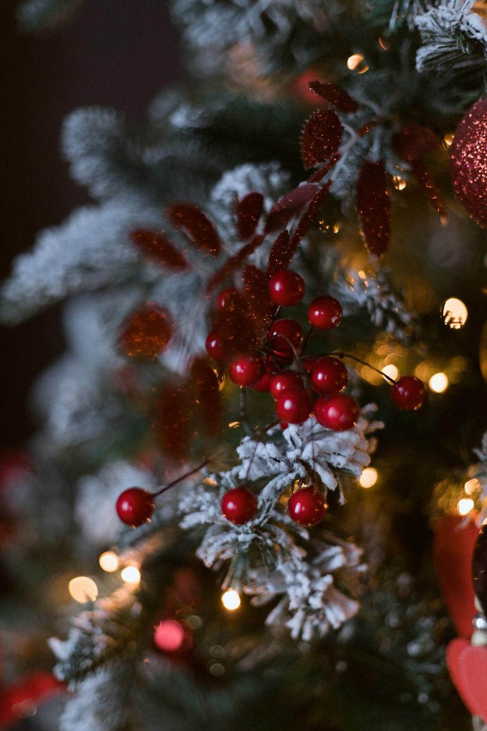 a close up of a decorated christmas tree