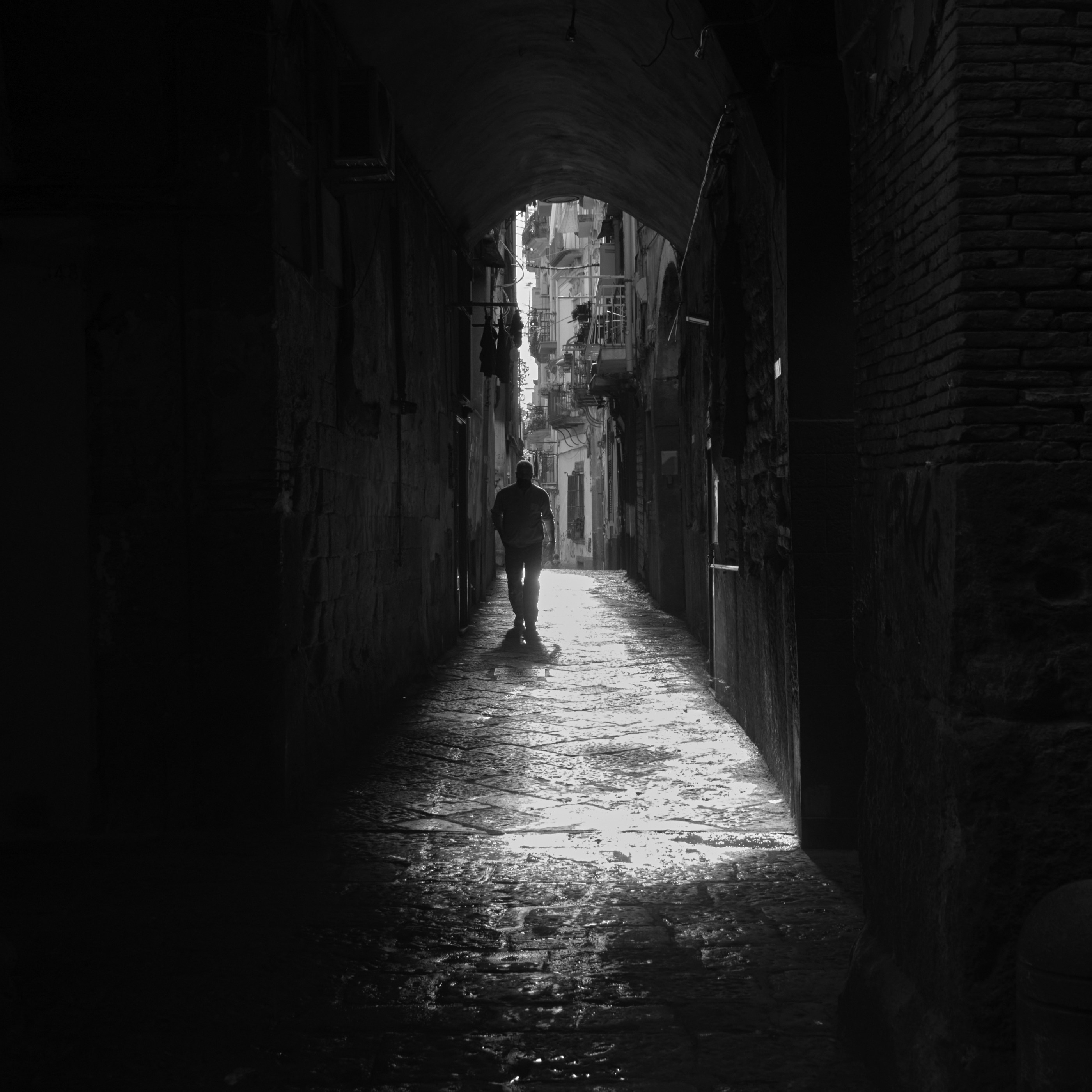 2024-08-12 -     說過我沒辦法接受輕易別離，所以誰的傷病誰的死我都要緊張。五月二十六時，將阿公的牌位帶回家裡完成「結爐」儀式，我不在家不曉得情況，直到我因車禍負傷回來，帶著一