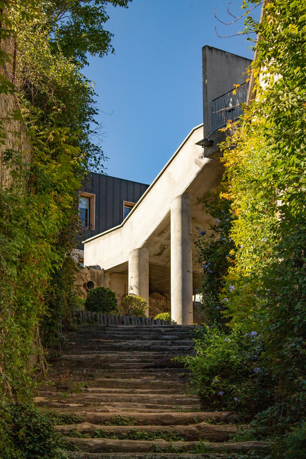 a set of steps leading up to a building