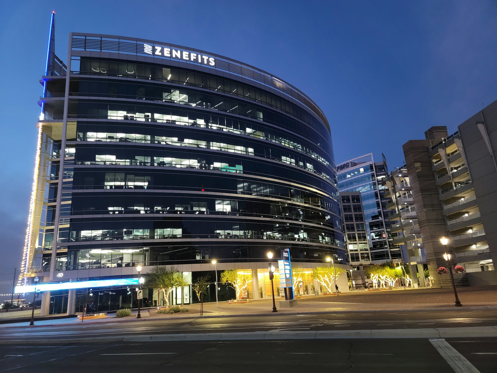 gray computer monitor