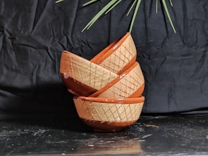 أوعية مطبخ ملونة